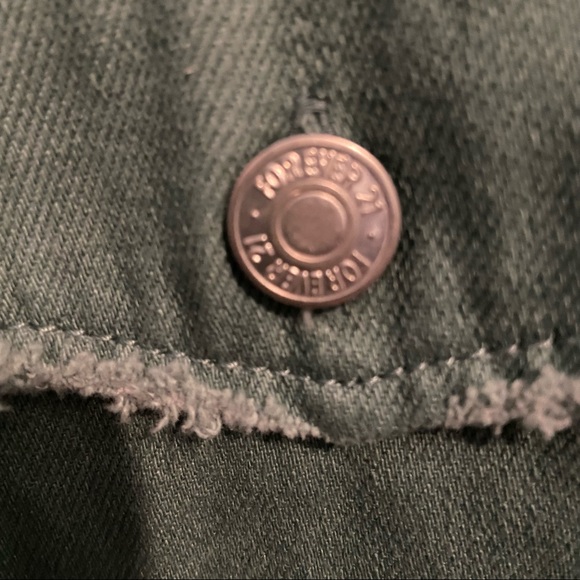 NWT. Green Distressed Shacket. Size Small. - Picture 12 of 12